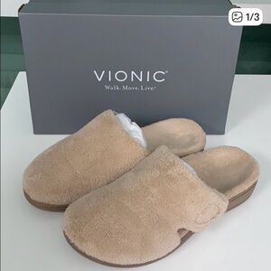 ⭐️🌟 Vionic Gemma slippers Sz. 9 in plush tan.